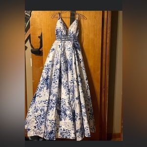 the secret dress. size 0.